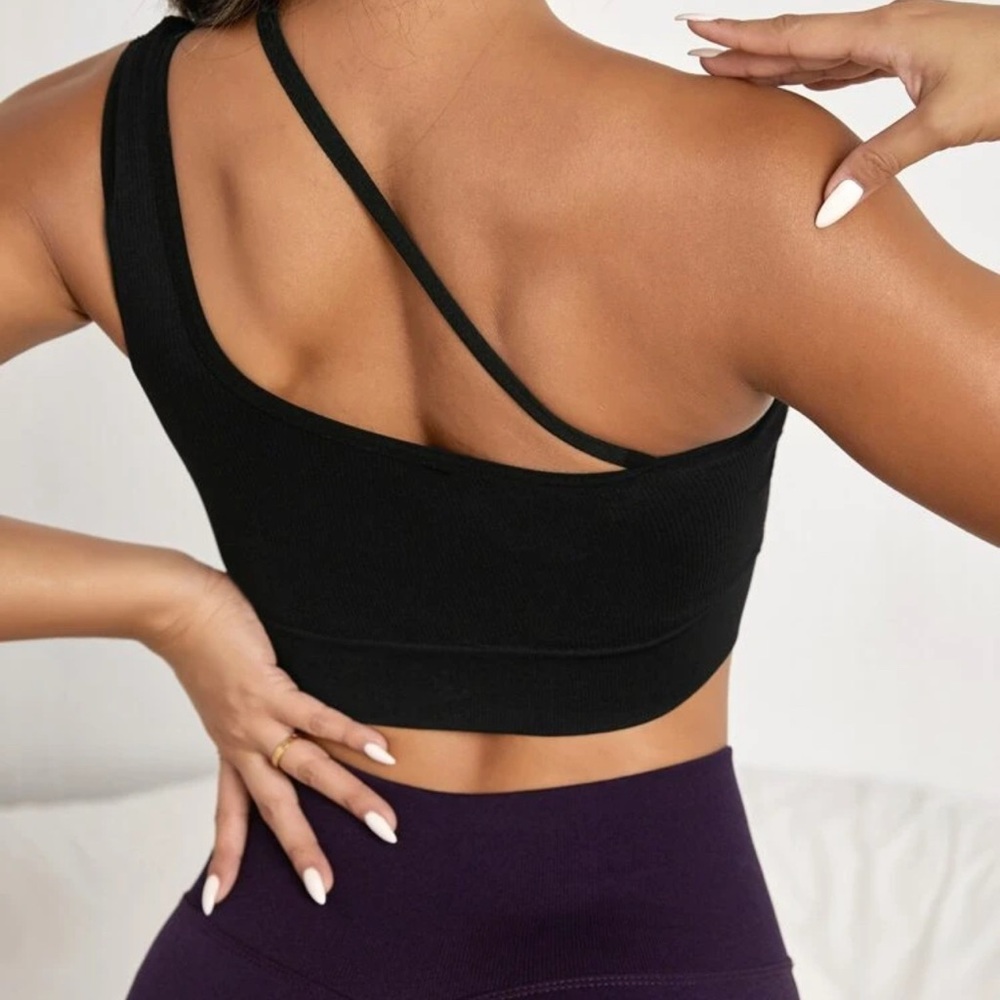 Black One-Shoulder Ribbed Crop Top - Picture 2 of 4